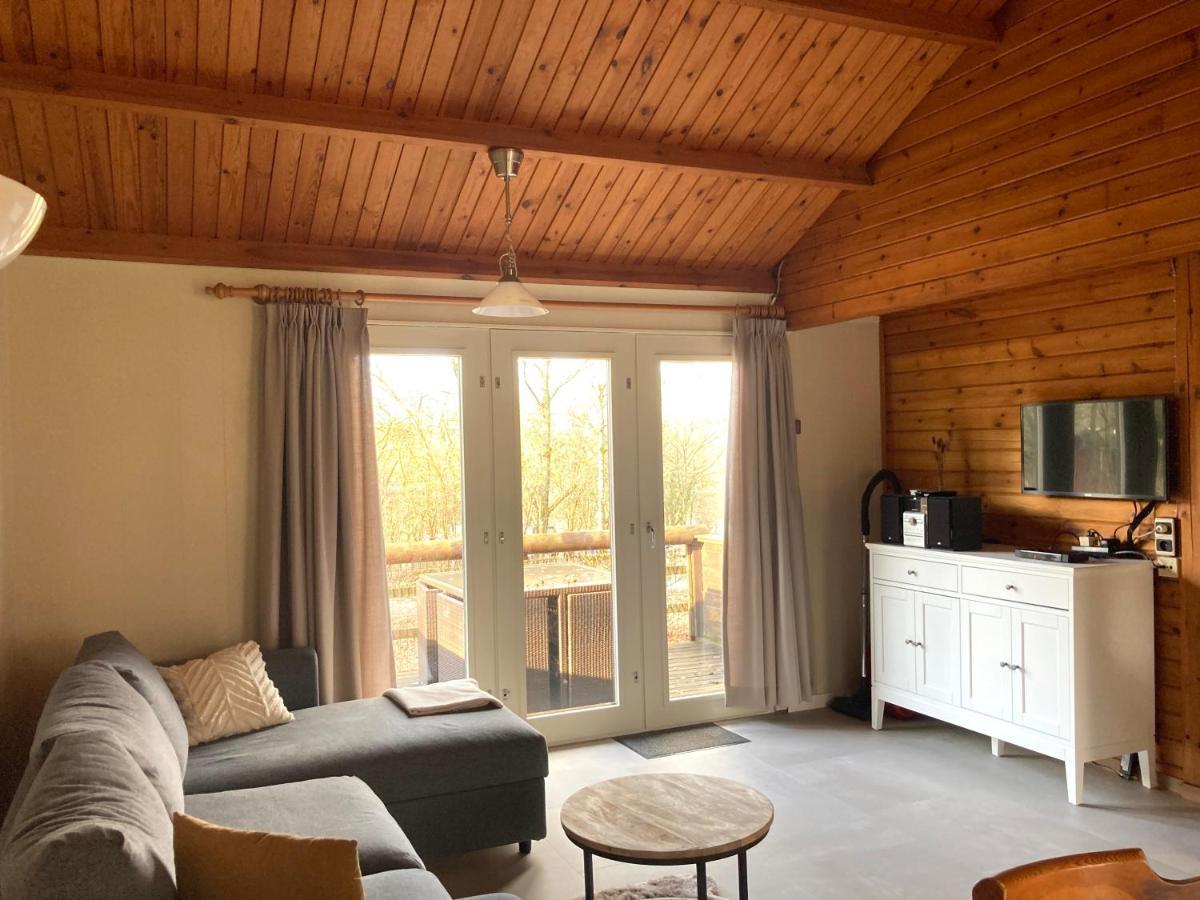 Familie Meys Chalets - Chalet 249 - La Boverie Rendeux ภายนอก รูปภาพ