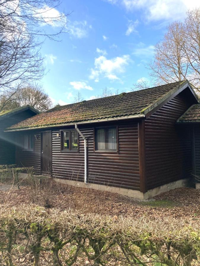Familie Meys Chalets - Chalet 249 - La Boverie Rendeux ภายนอก รูปภาพ